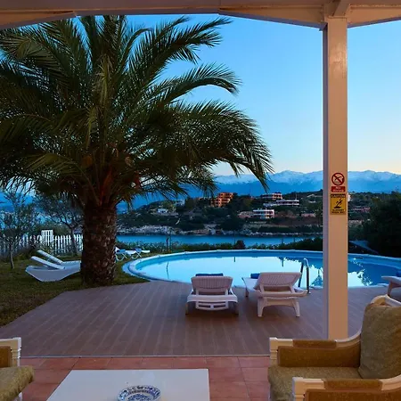 Seafront Longobardi Villa La Canée