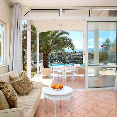 Villa Seafront Longobardi La Canée