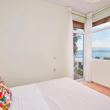 Seafront Longobardi Villa *