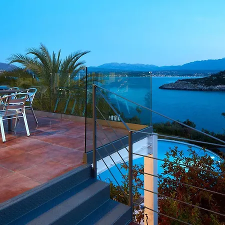 Seafront Longobardi Villa