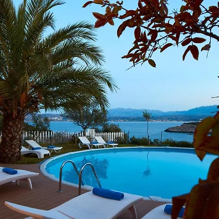 Villa Seafront Longobardi