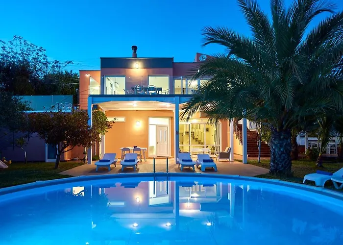 Seafront Longobardi Villa *