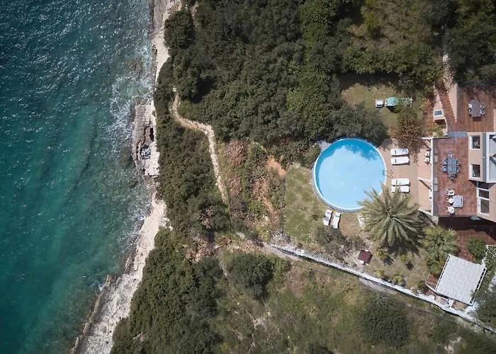 Villa Seafront Longobardi