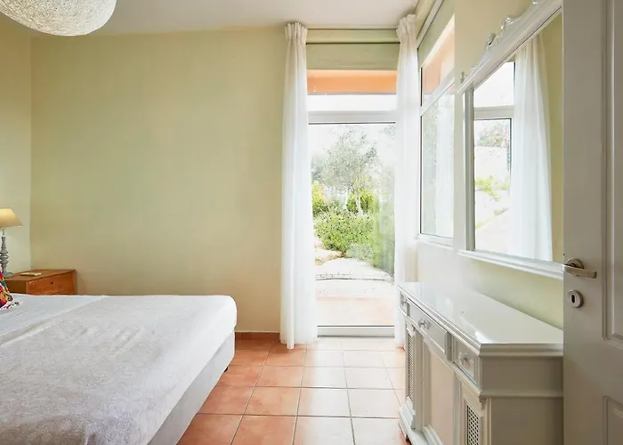 Seafront Longobardi Chania (Crete)