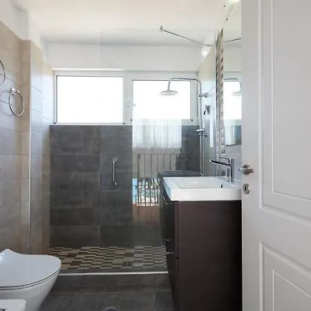 Seafront Longobardi Villa *